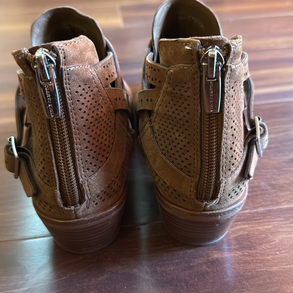 VINCE CAMUTO Brown Perforated Ankle Boots size 8.5 - Picture 4 of 7
